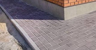 Укладка плитки на отмостку: Цена от 834 руб. в Урае от ТротуарнаяПлитка
