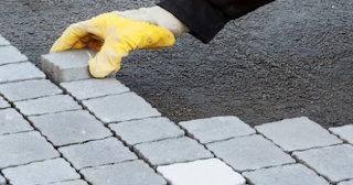Укладка брусчатки в Урае - цена от 834 руб. за м2 | ТротуарнаяПлитка