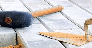 Профессиональная укладка тротуарной брусчатки в Урае в октябре