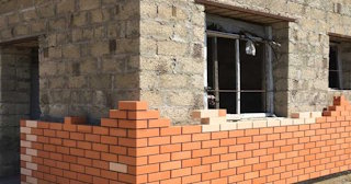 Профессиональная облицовка цоколя дома в Урае в октябре
